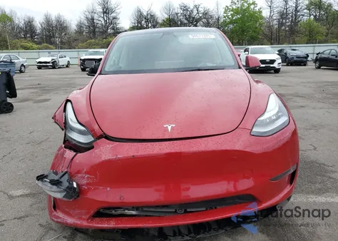 2022 Tesla Model Y z USA, uszkodzony, nr VIN 7SAYGDEE5NF388428